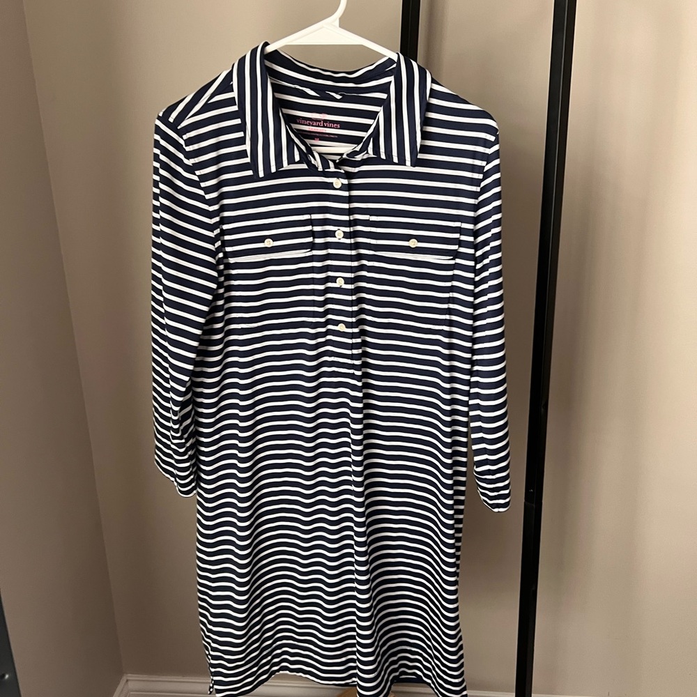 Vineyard Vines Navy women’s dress size medium